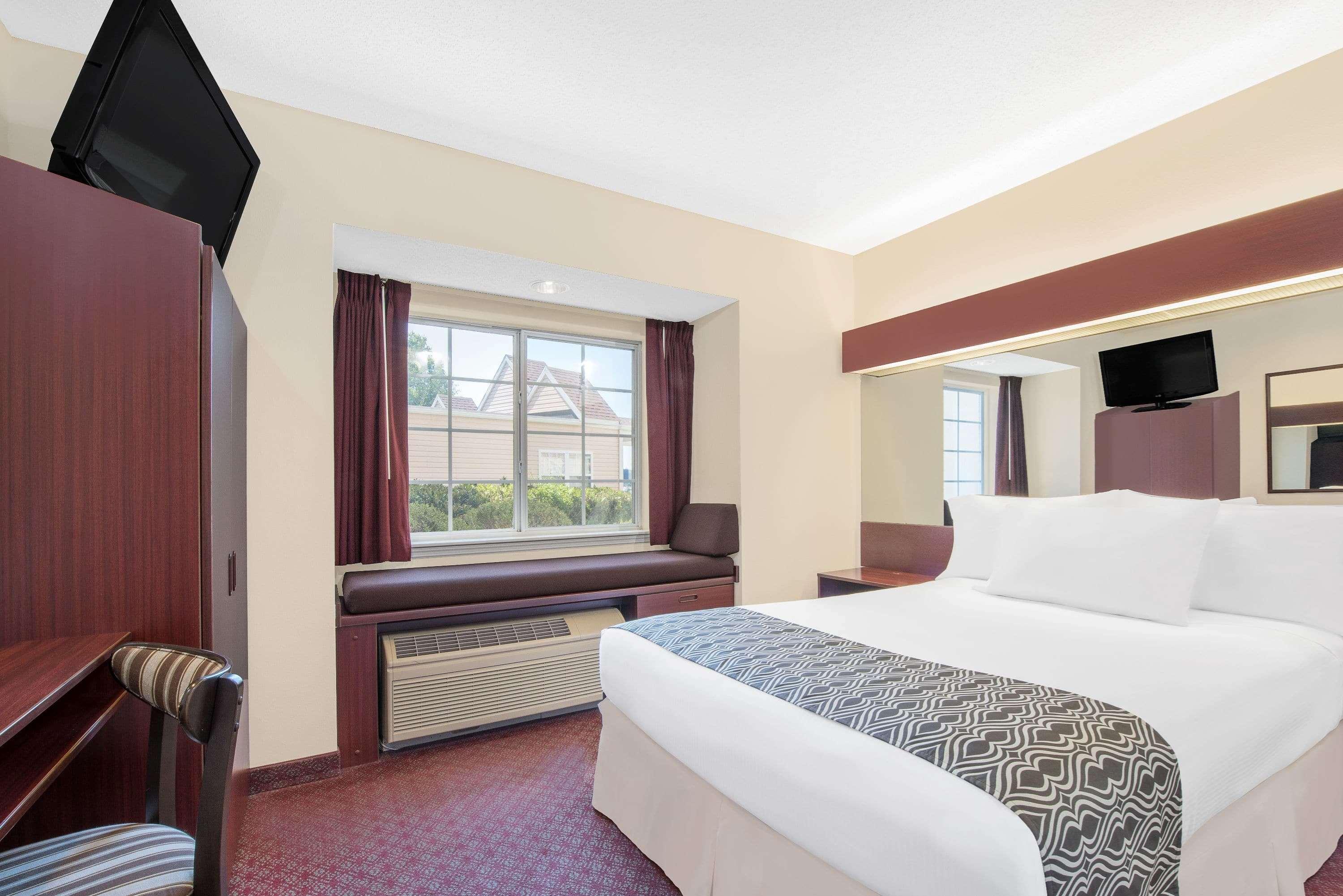 Microtel Inn & Suites By Wyndham Гамбург Экстерьер фото